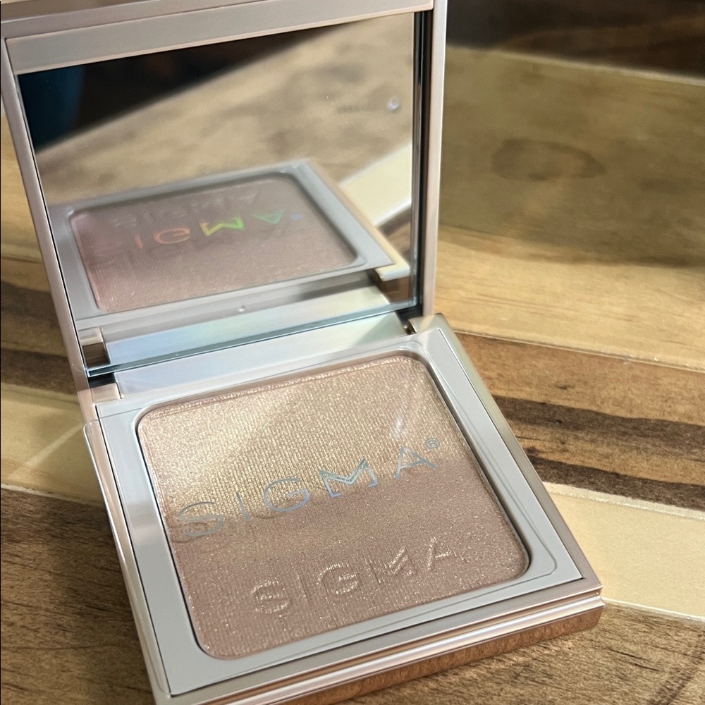 Sigma Beauty Radiant Glow Highlighter - Golden Hour NEW!